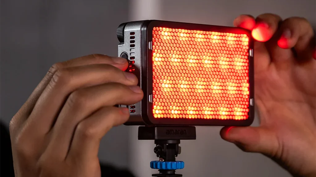 Amaran Ace 25c проти Aputure MC